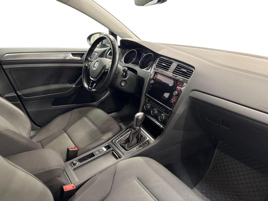 VOLKSWAGEN Golf 2017