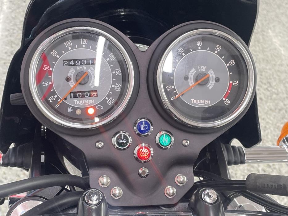 TRIUMPH BONNEVILLE 2009