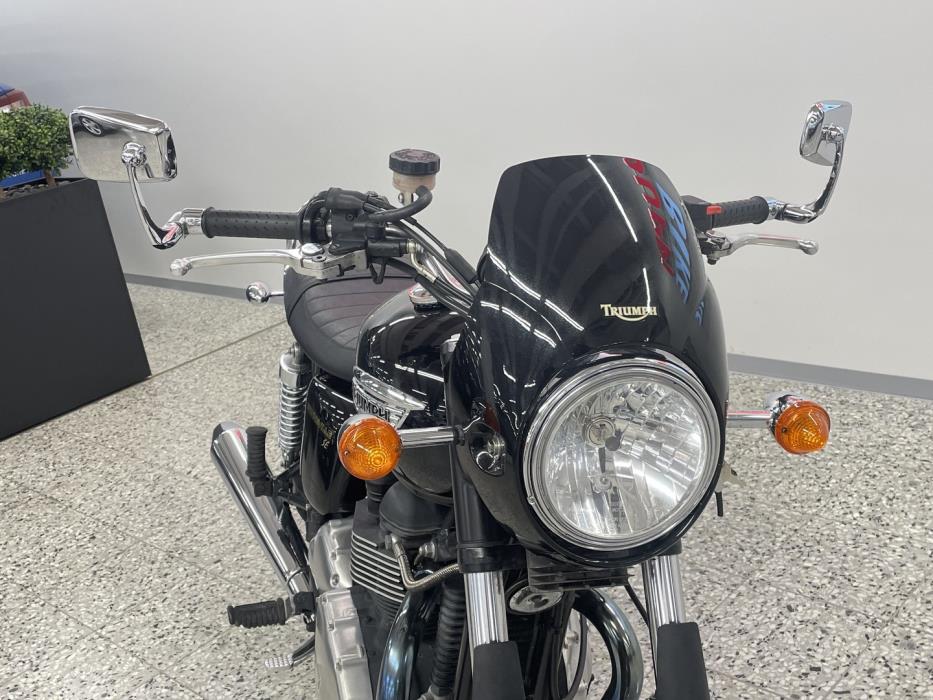 TRIUMPH BONNEVILLE 2009