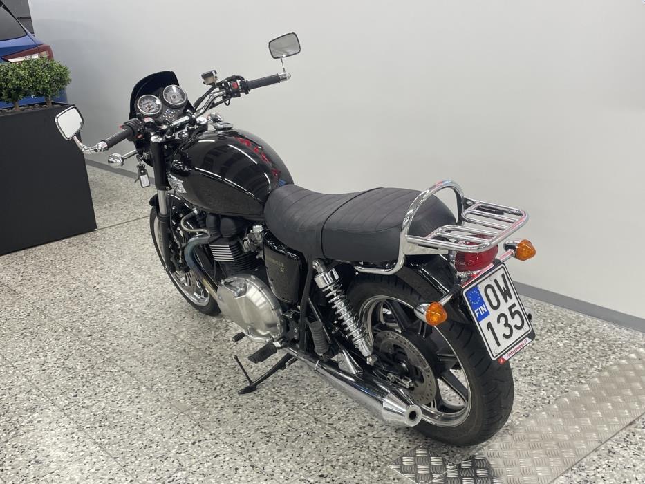 TRIUMPH BONNEVILLE 2009