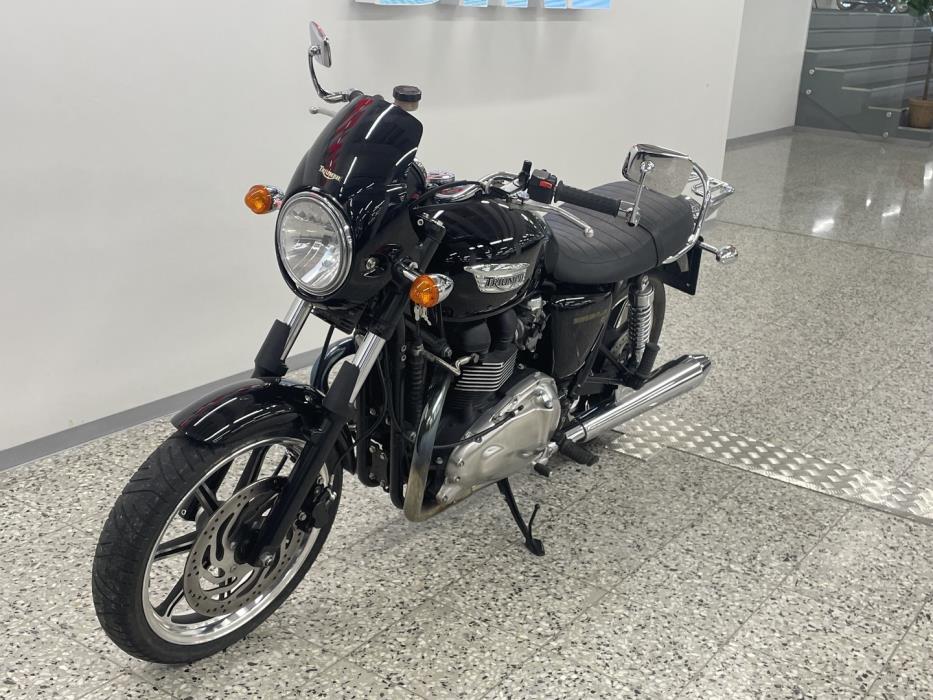 TRIUMPH BONNEVILLE 2009