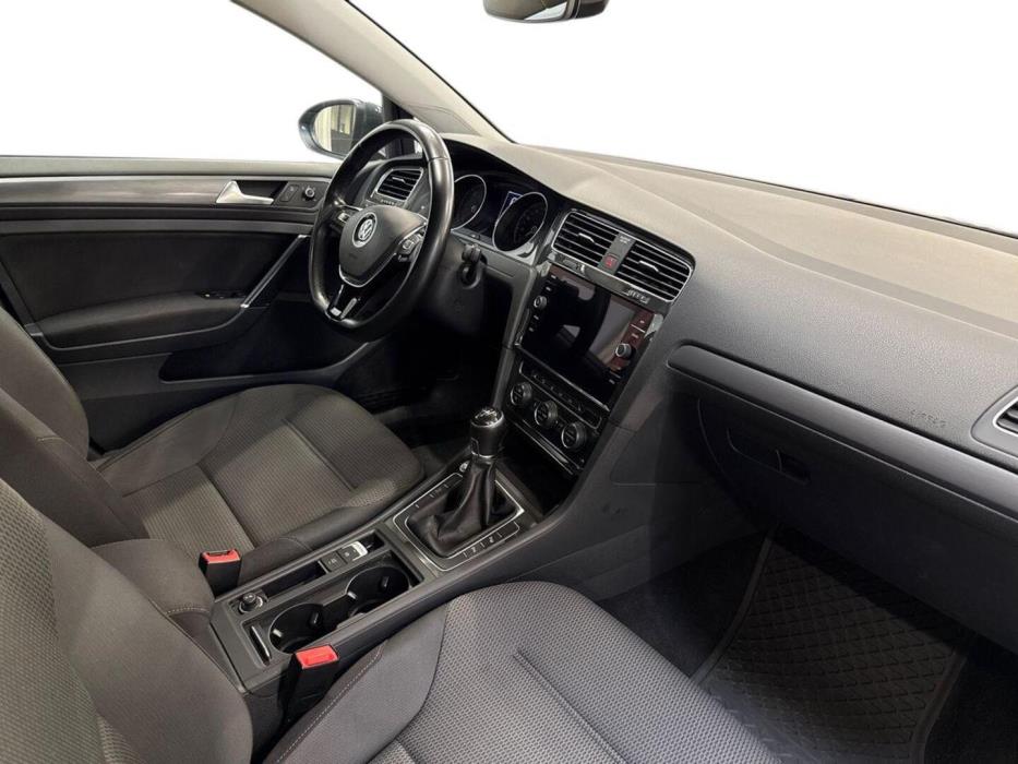 VOLKSWAGEN Golf 2018
