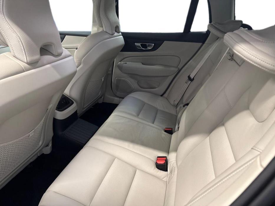 VOLVO V60 2023