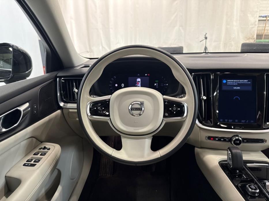 VOLVO V60 2023
