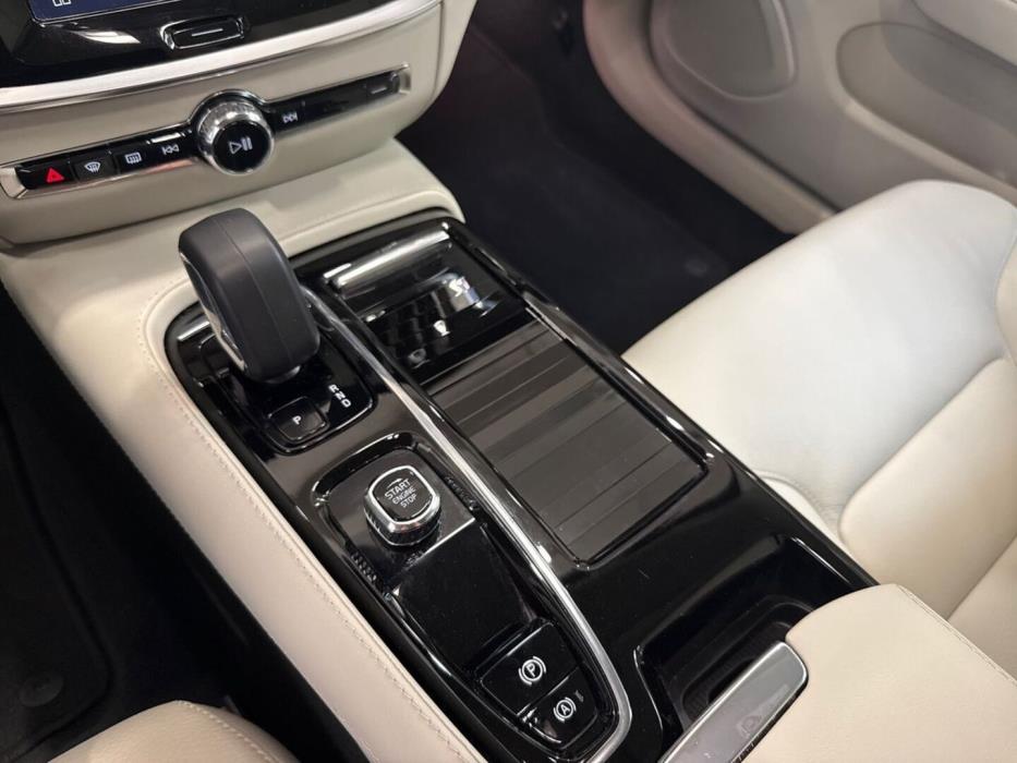 VOLVO V60 2023