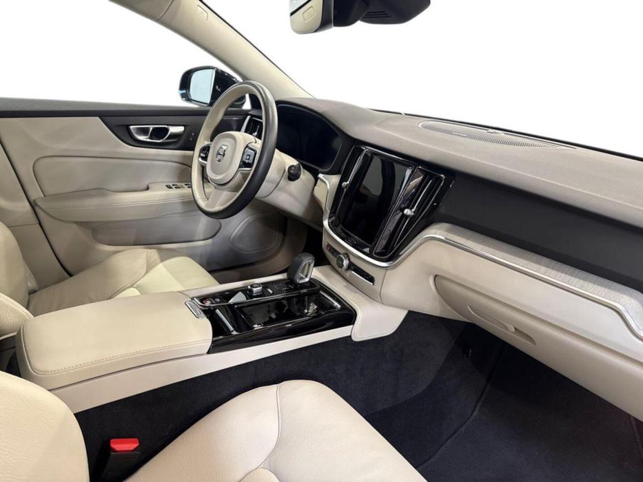 VOLVO V60 2023