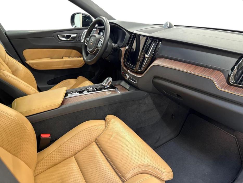 VOLVO XC60 2024