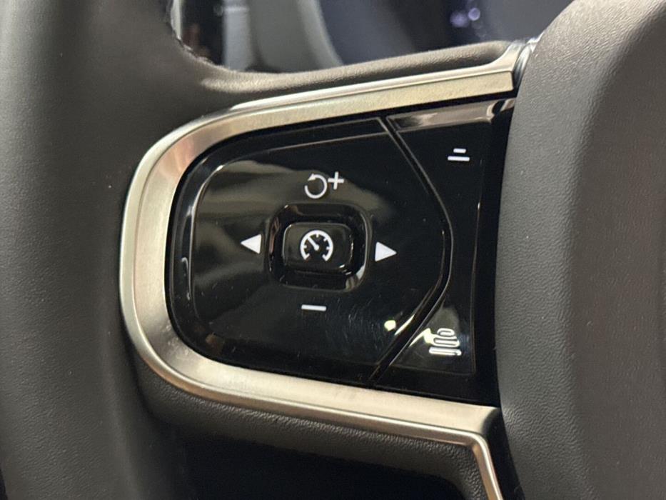 VOLVO XC60 2024
