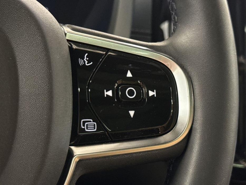 VOLVO XC60 2024