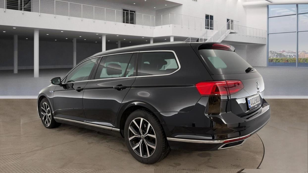 VOLKSWAGEN Passat 2023