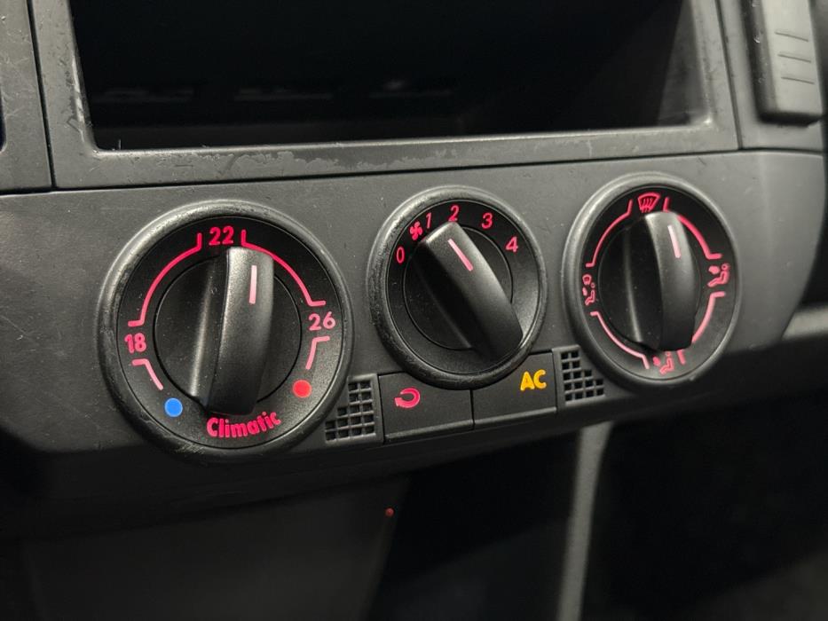 VOLKSWAGEN Polo 2003