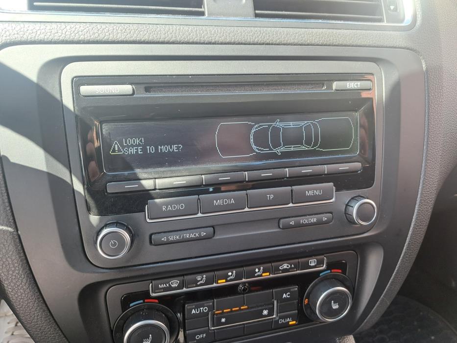 VOLKSWAGEN Jetta 2012