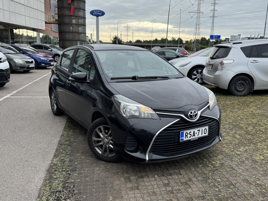 TOYOTA Yaris 2015