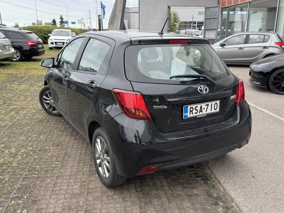 TOYOTA Yaris 2015