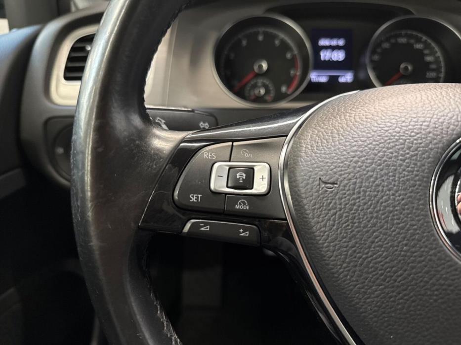 VOLKSWAGEN Golf 2015