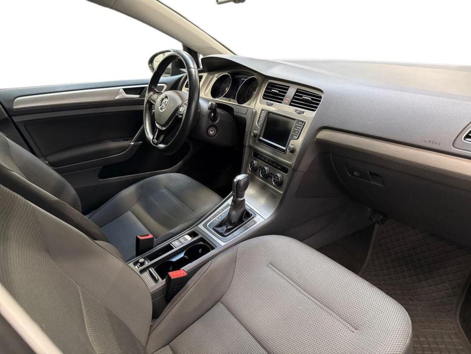 VOLKSWAGEN Golf 2015