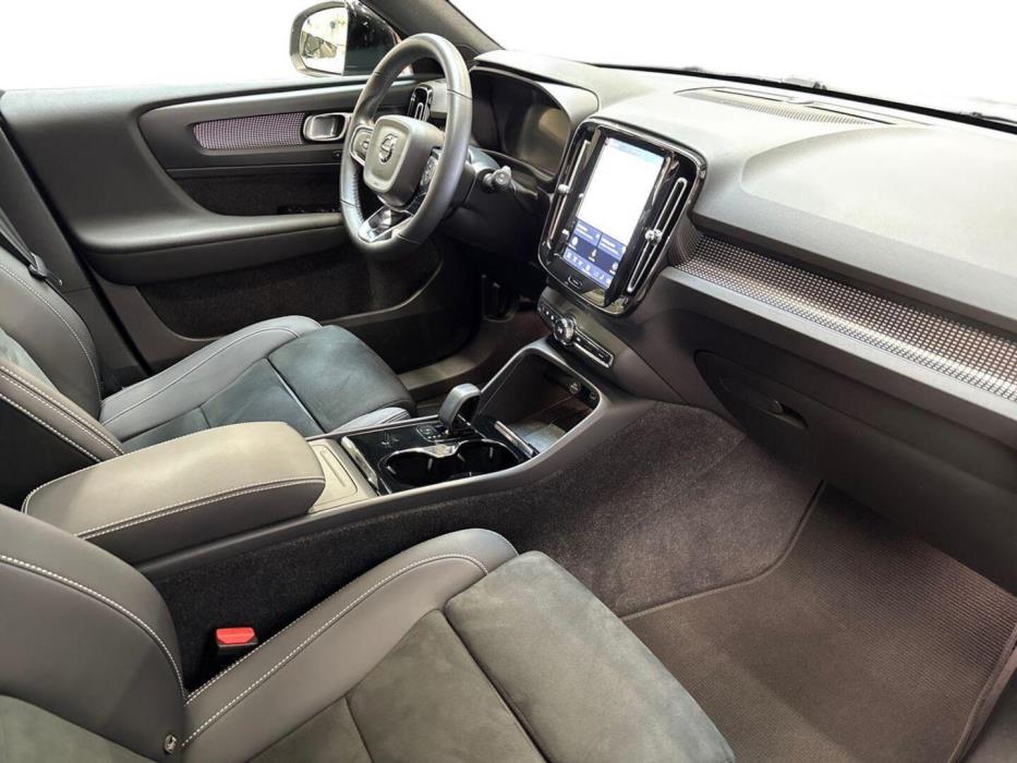 VOLVO XC40 2022