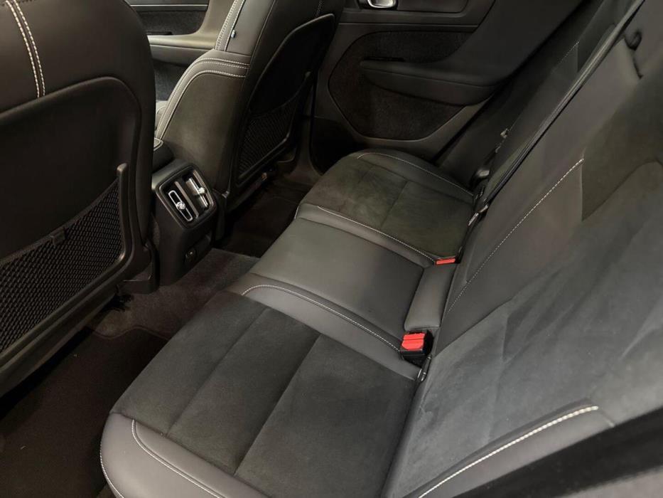 VOLVO XC40 2022