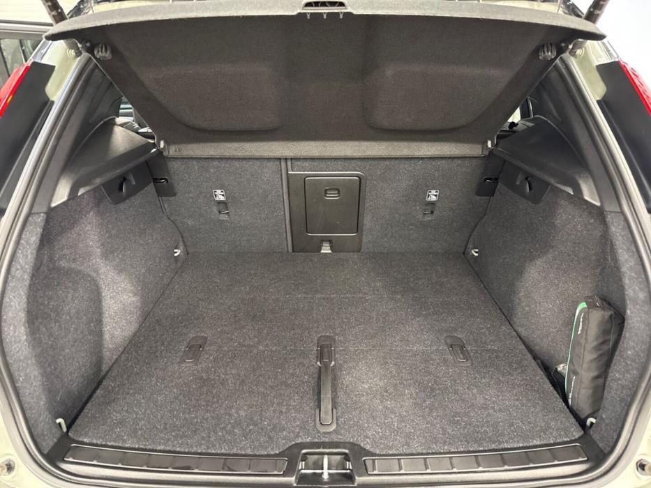 VOLVO XC40 2022