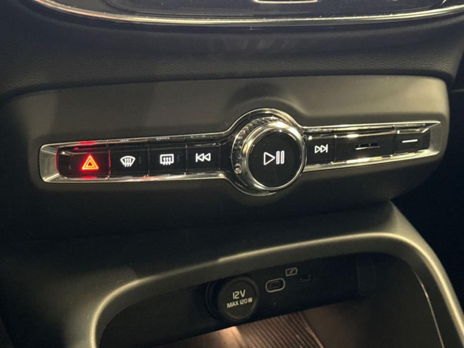 VOLVO XC40 2022