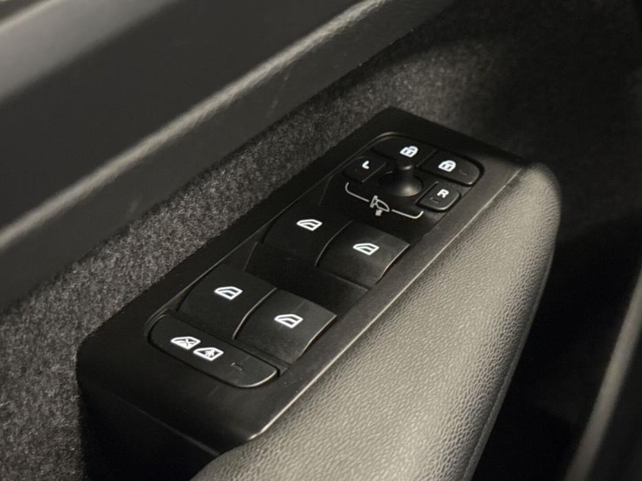 VOLVO XC40 2022