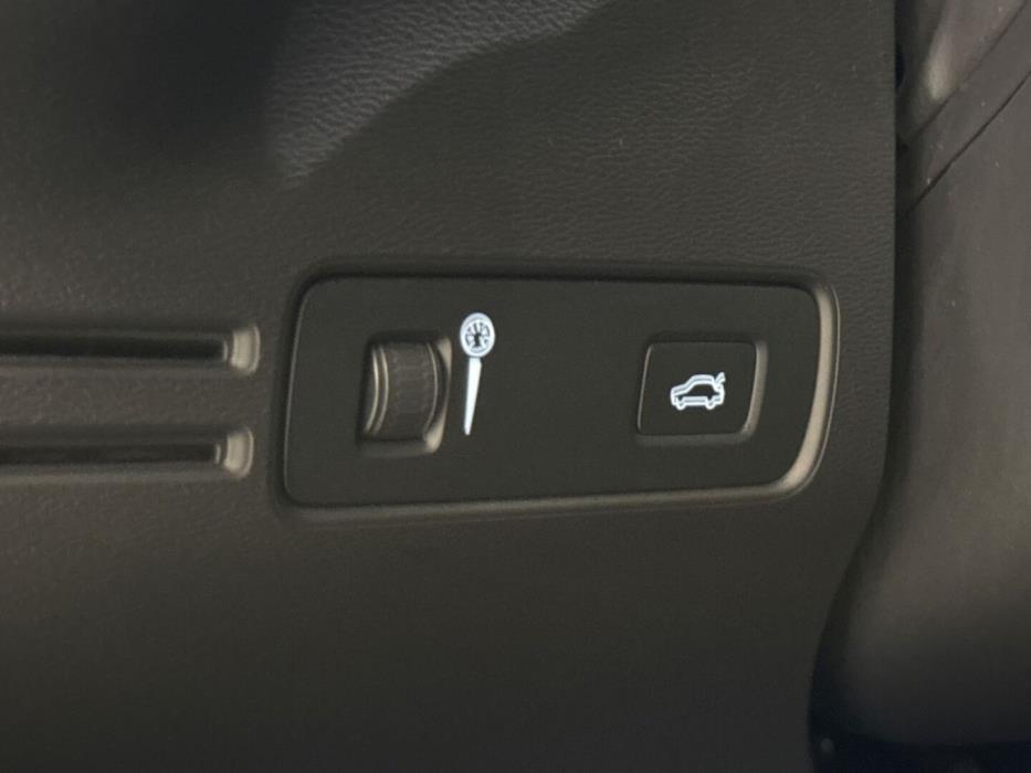 VOLVO XC40 2022