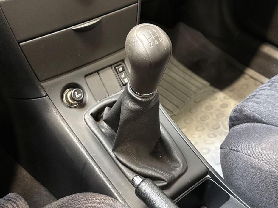 TOYOTA Corolla 2002