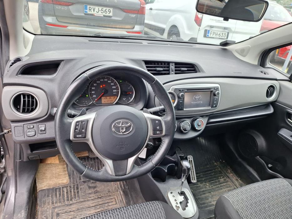 TOYOTA Yaris 2014