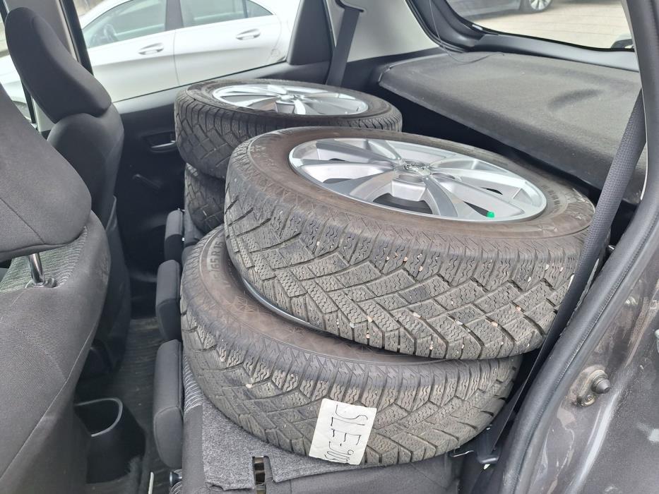 TOYOTA Yaris 2014
