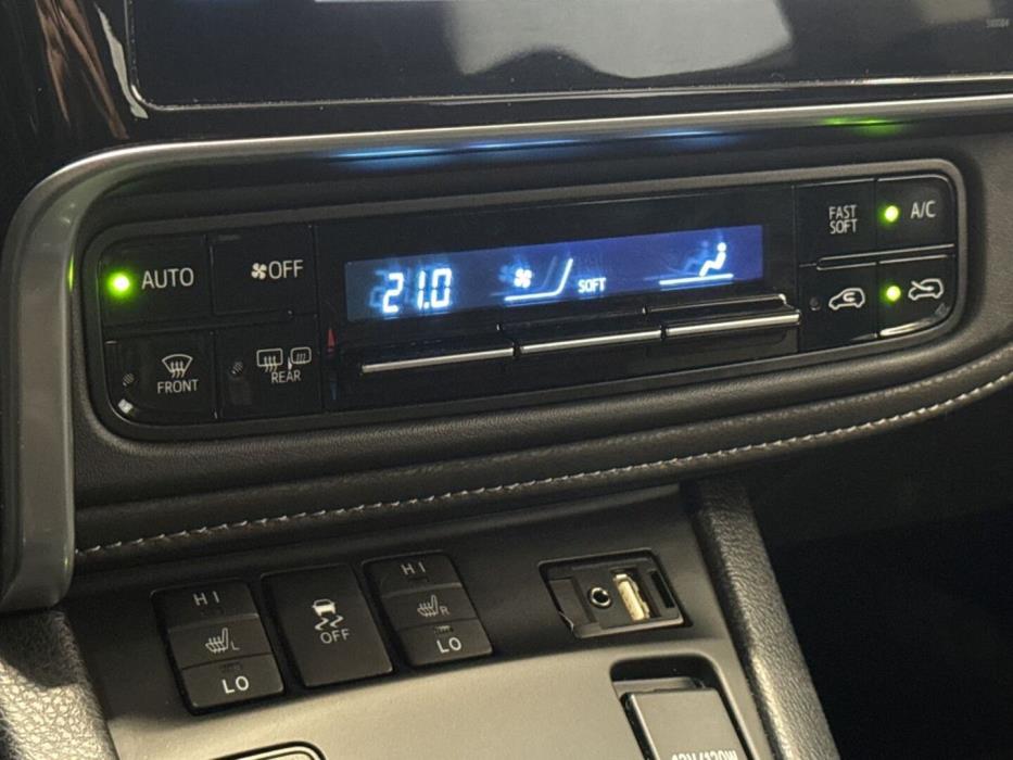 TOYOTA Auris 2016