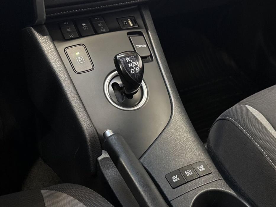 TOYOTA Auris 2016