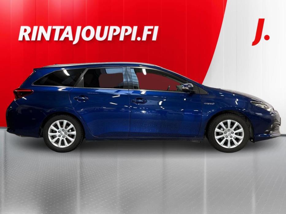 TOYOTA Auris 2016