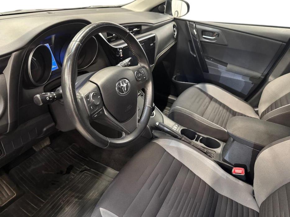TOYOTA Auris 2016
