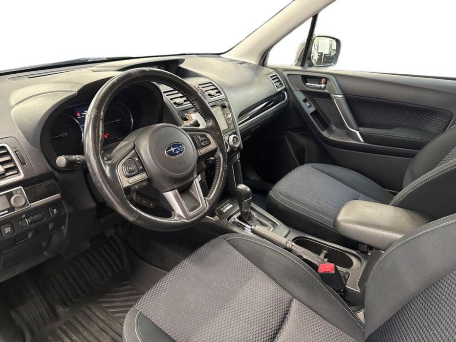 SUBARU Forester 2016