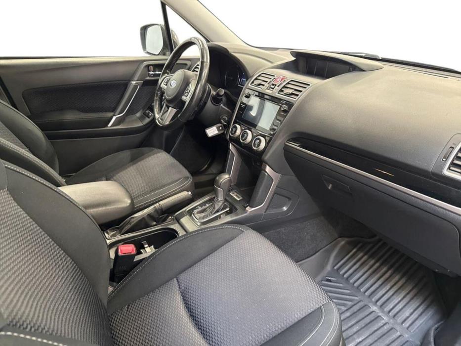SUBARU Forester 2016