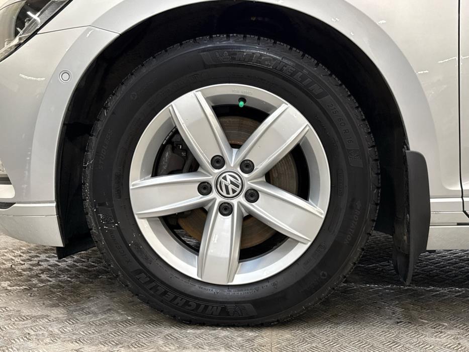 VOLKSWAGEN Passat 2018