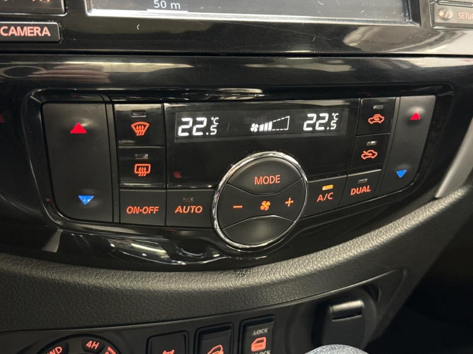 NISSAN Navara 2017