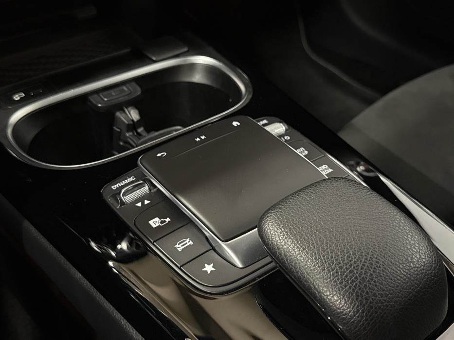 MERCEDES-BENZ A 2021