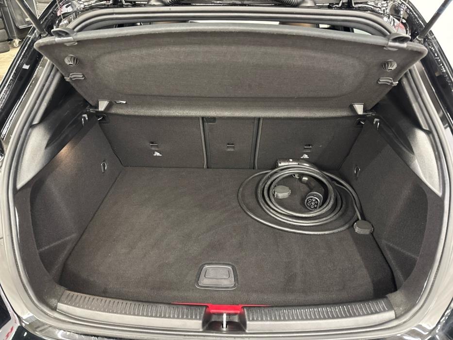 MERCEDES-BENZ A 2021