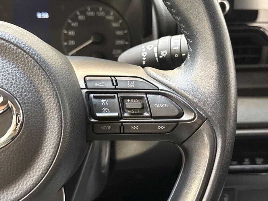 TOYOTA Yaris 2023