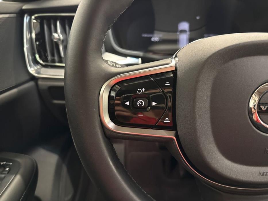 VOLVO V60 2024