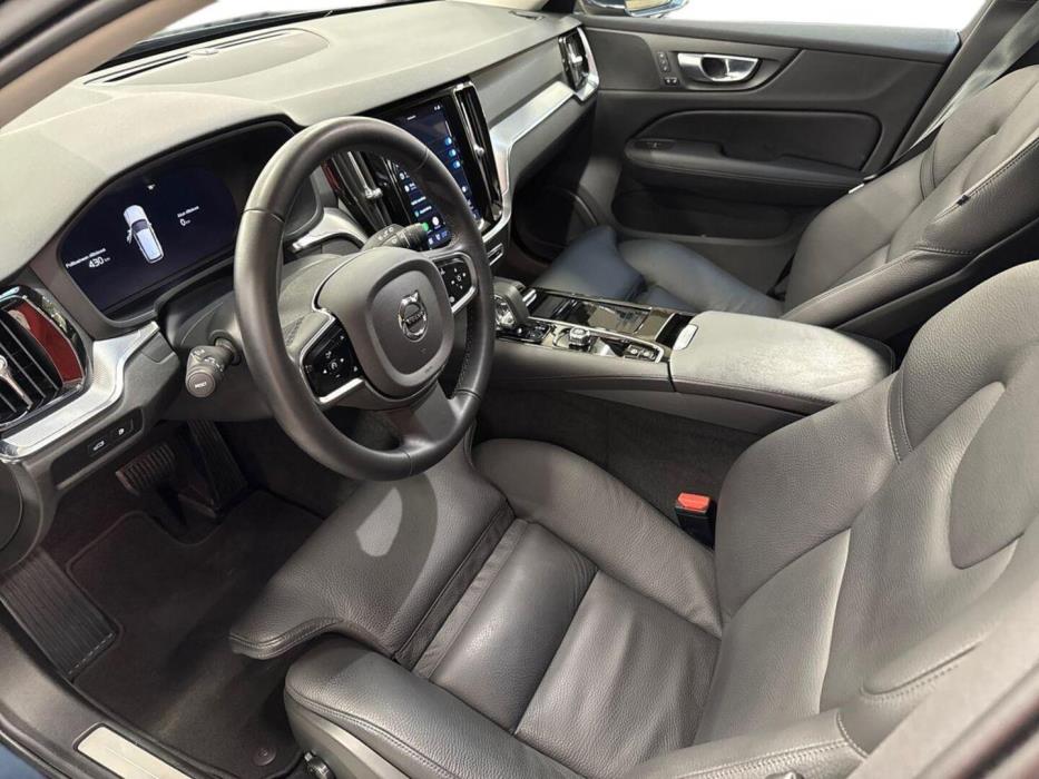VOLVO V60 2024