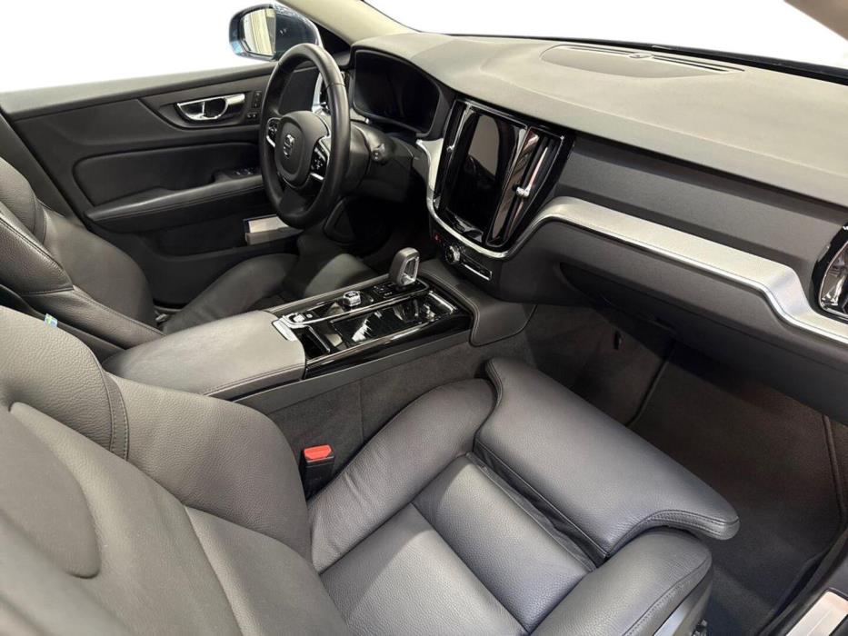 VOLVO V60 2024