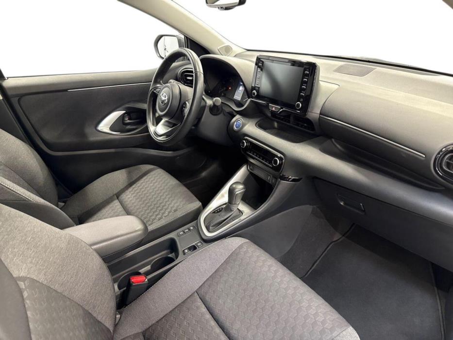 TOYOTA Yaris 2024