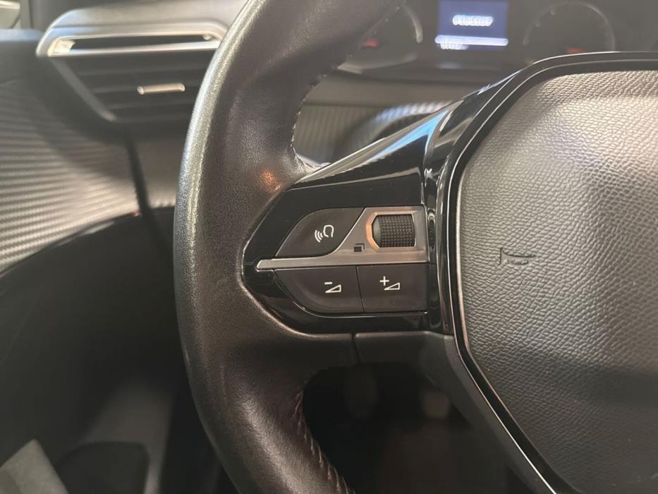 PEUGEOT 208 2021