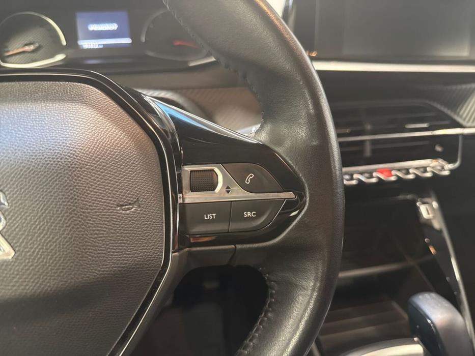 PEUGEOT 208 2021