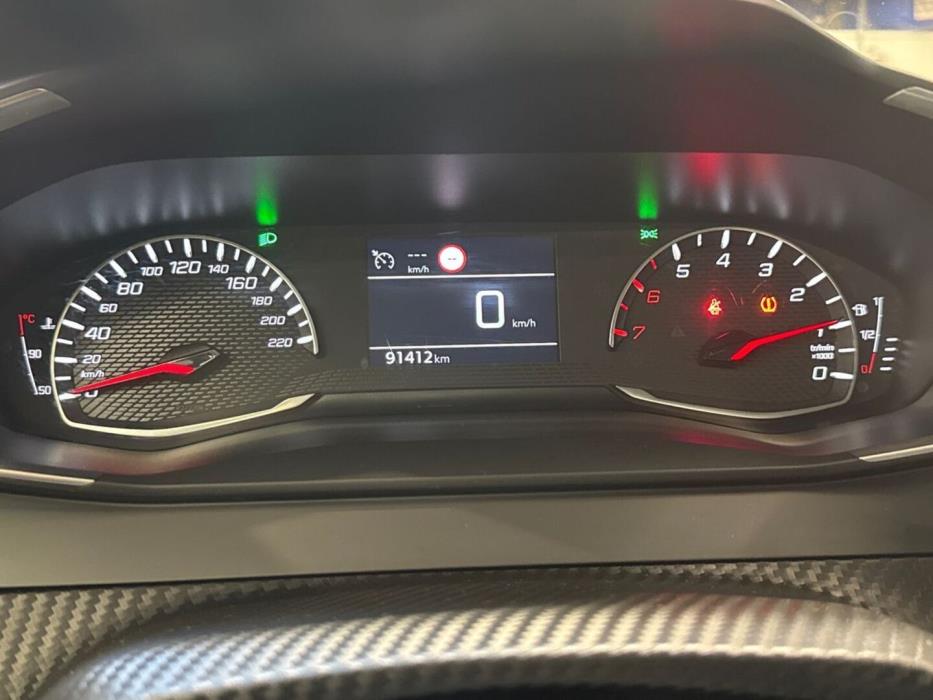 PEUGEOT 208 2021