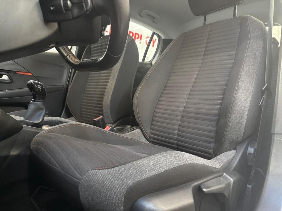 PEUGEOT 208 2021