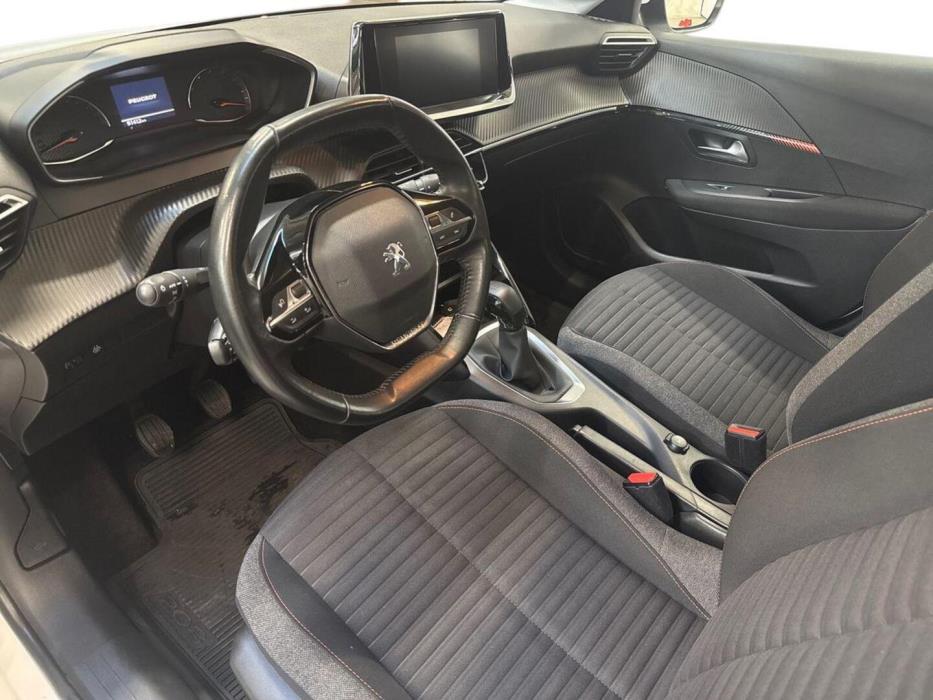 PEUGEOT 208 2021