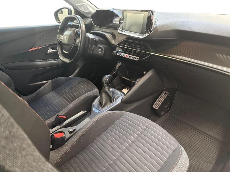 PEUGEOT 208 2021